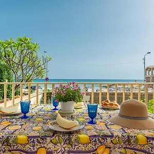casa-sul-lungomare.sicilyhotelsitaly.net/